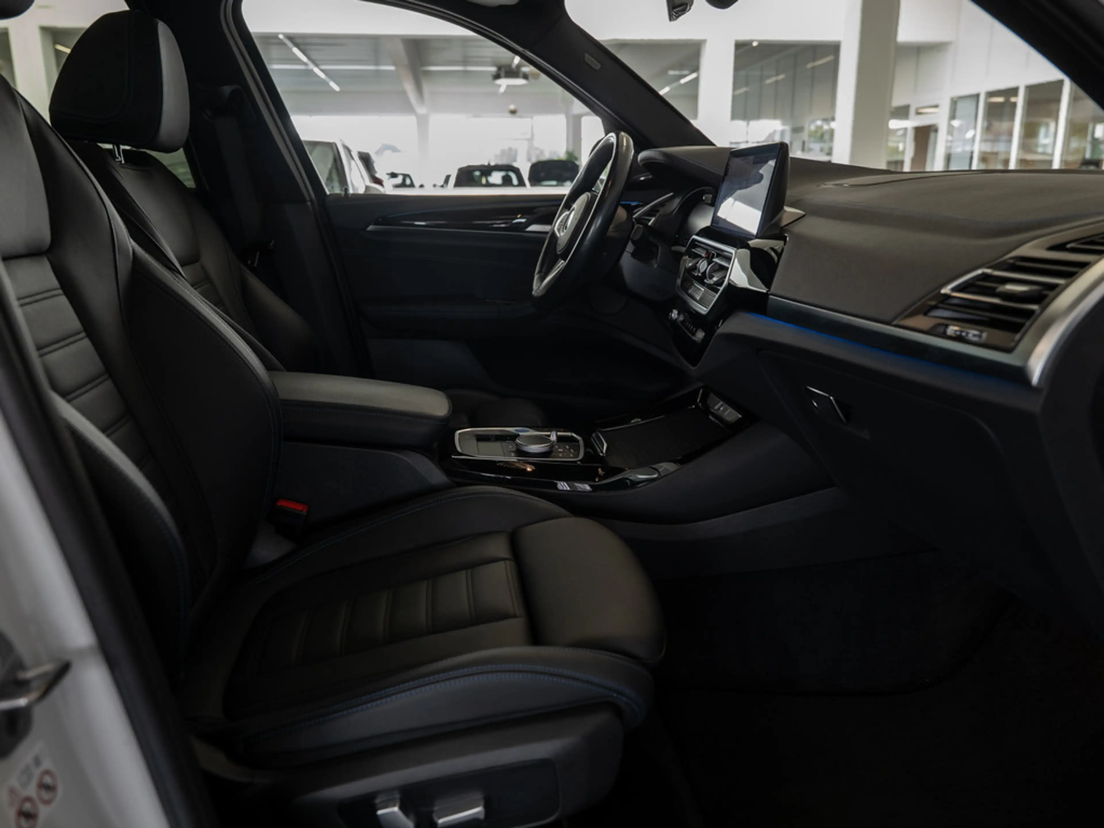 BMW X3 Impressive FACEL. PANO AHK HUD 360° LASER — photo 8