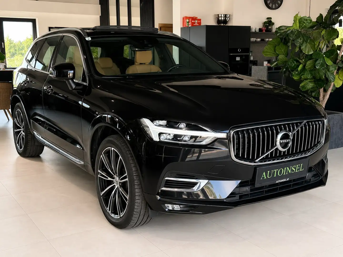 Volvo XC60 Inscription T8 AWD Pano Memory AHK Schwarz - 2