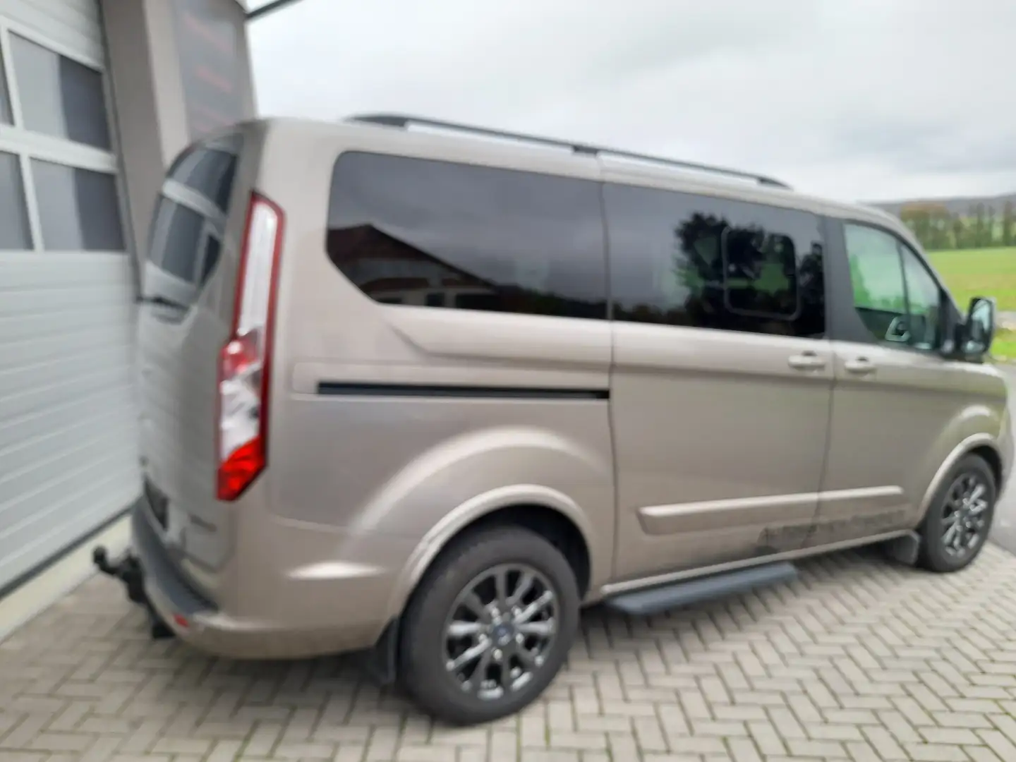 Ford Tourneo Custom 320 L1H1 VA Titanium X Plateado - 2
