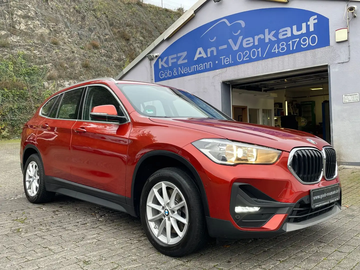 BMW X1 xDrive 25 i Advantage Orange - 1