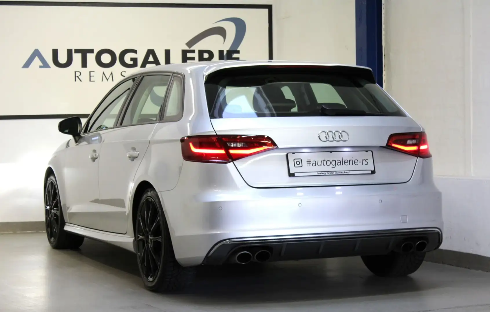 Audi S3 Sportback S tronic q.*LEDER NAPPA*AUDI S-HEFT Silber - 1