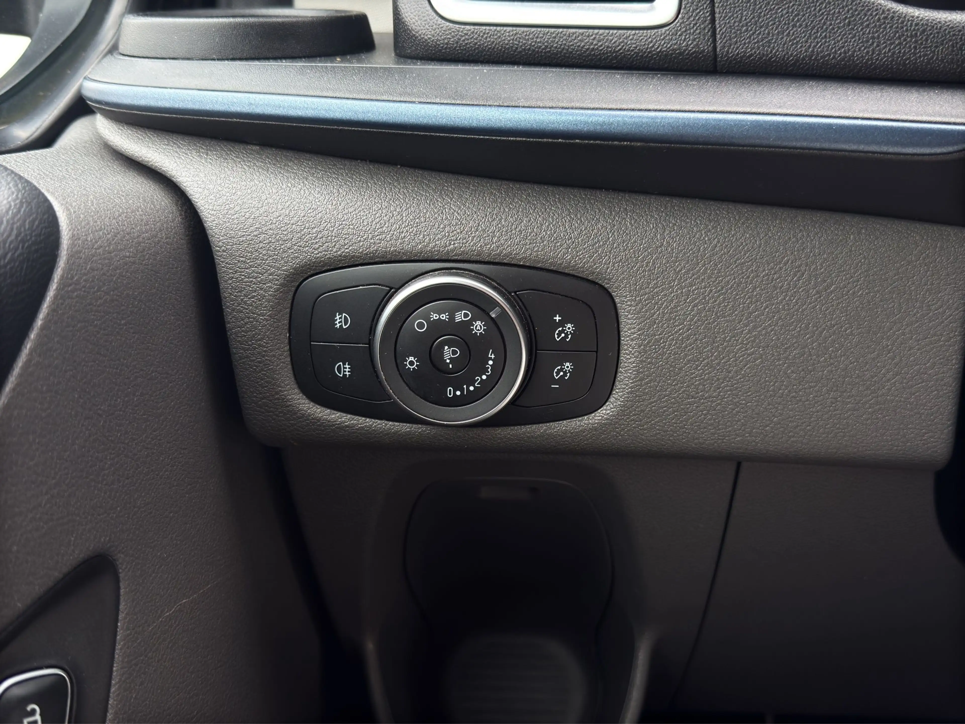 Ford Tourneo Custom 2.0 TDCi Mild-Hybrid 320 L1 Active Bi-Xenon/AHK/S — photo 31