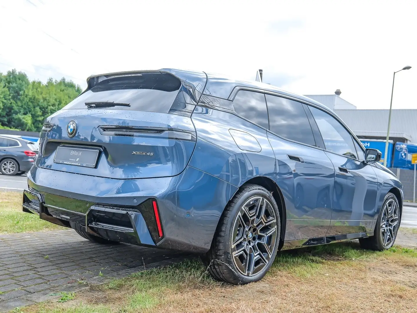 BMW iX xDrive45 MSportPro HuD AHK DAProf Sitzlüftung Bleu - 2