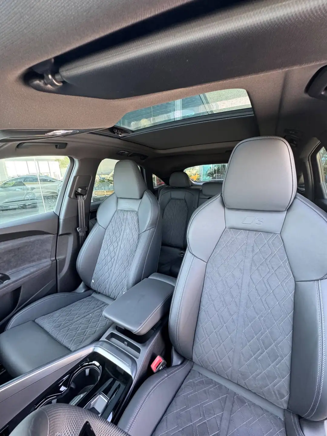 Audi Q5 2026 흰색 사진 6