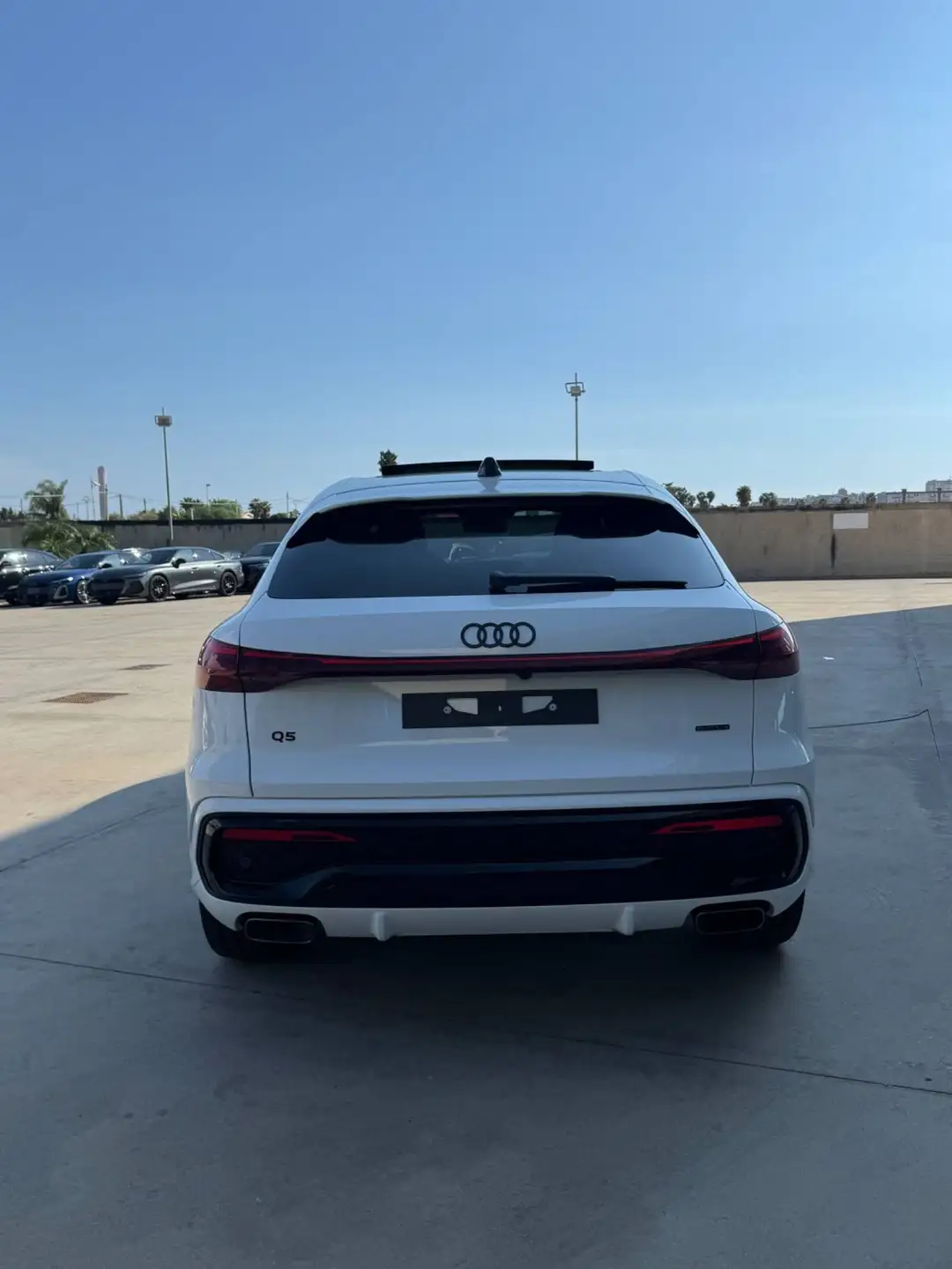 Audi Q5 2026 흰색 사진 4