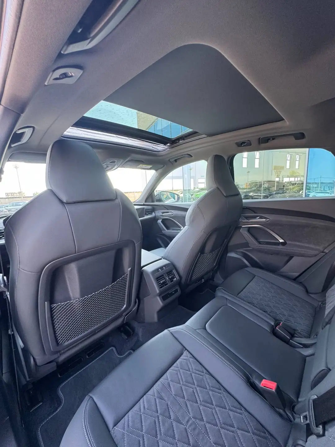 Audi Q5 2026 흰색 사진 7