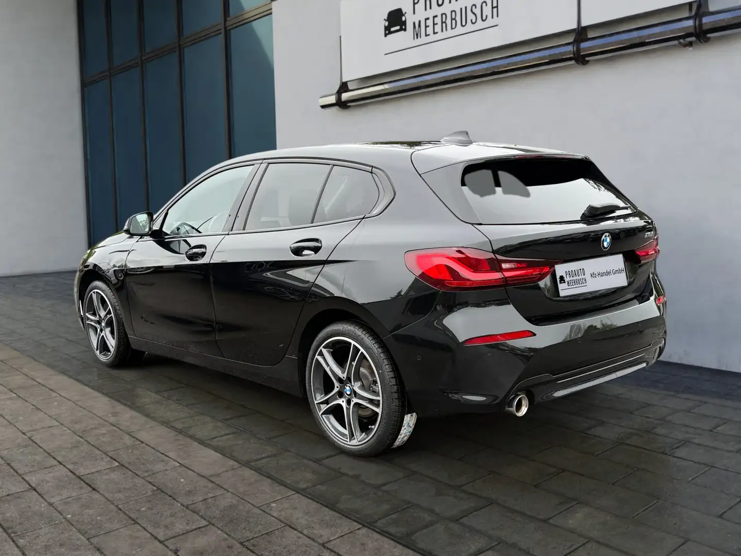 BMW 118 i Sport Line ADAPTIVLED/PANORAMA/PARKASSIST Schwarz - 2