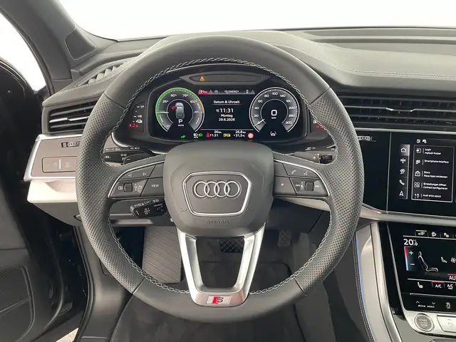 Audi Q7 view 13