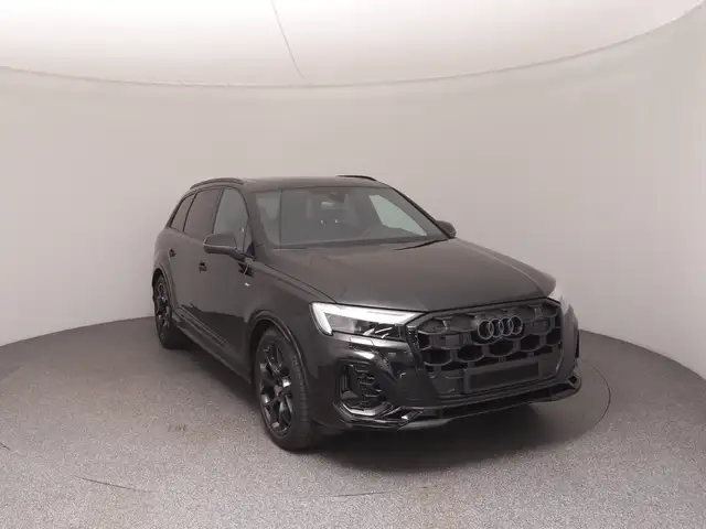 Audi Q7 view 2