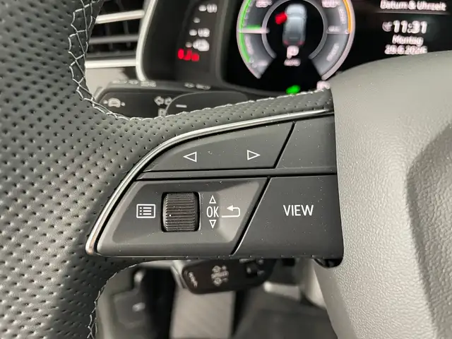 Audi Q7 view 14
