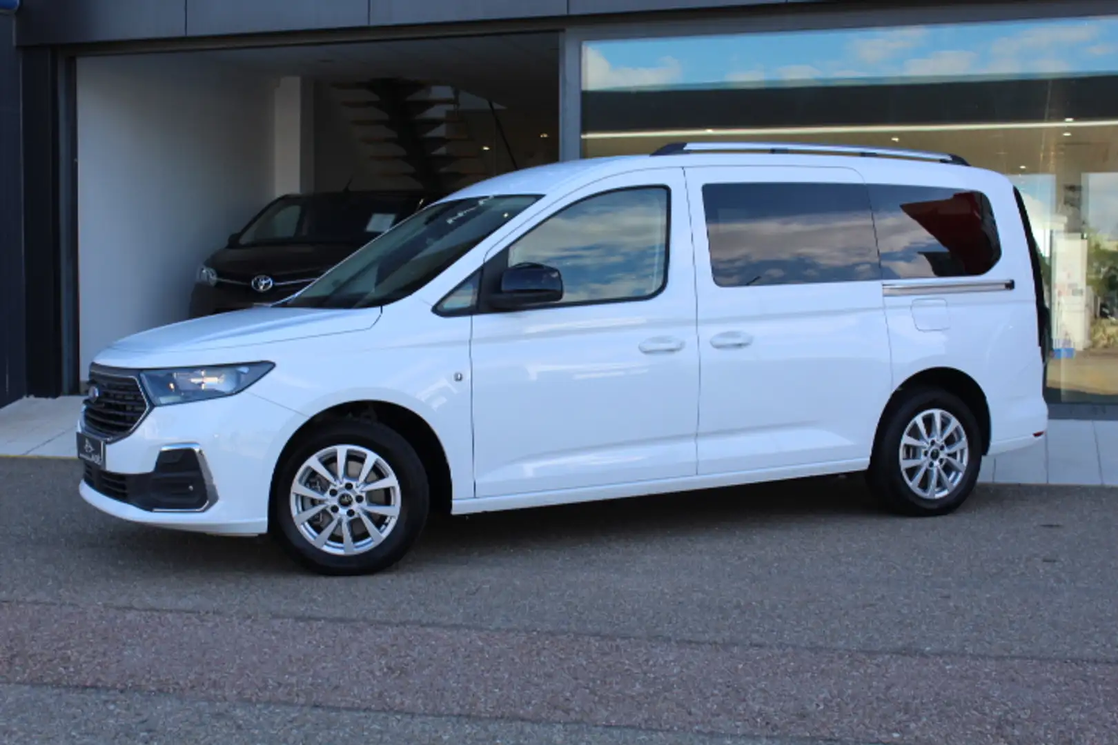Ford Tourneo Connect Grand 1.5 Ecoboost LWB L2 Titanium Blanco - 2