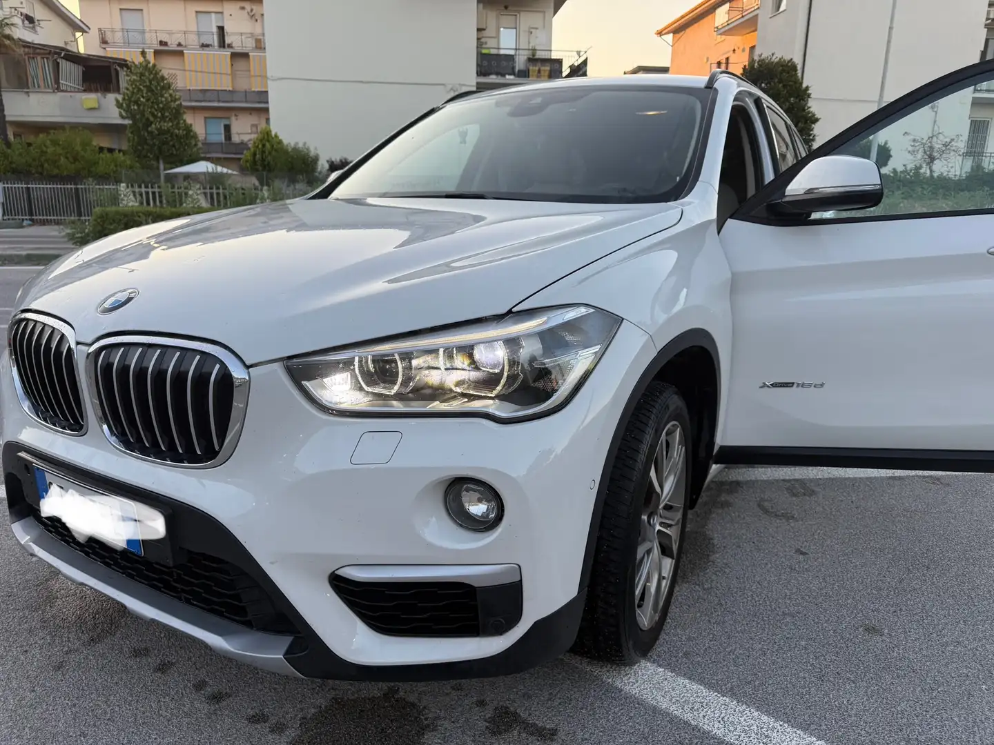 BMW iX1 Business Bianco - 2