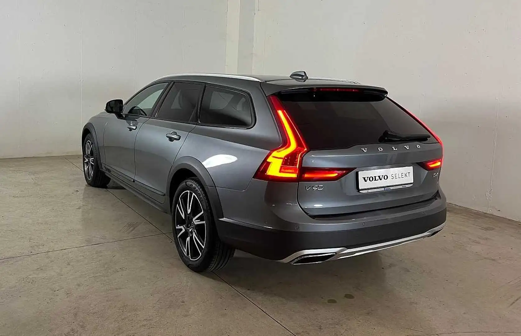 Volvo V90 Cross Country D4 AWD Pro Geartronic Grau - 2