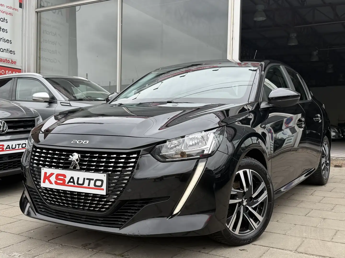 Peugeot 208 1.2i PureTech Active/71.571km/navi/led/euro 6if Zwart - 1