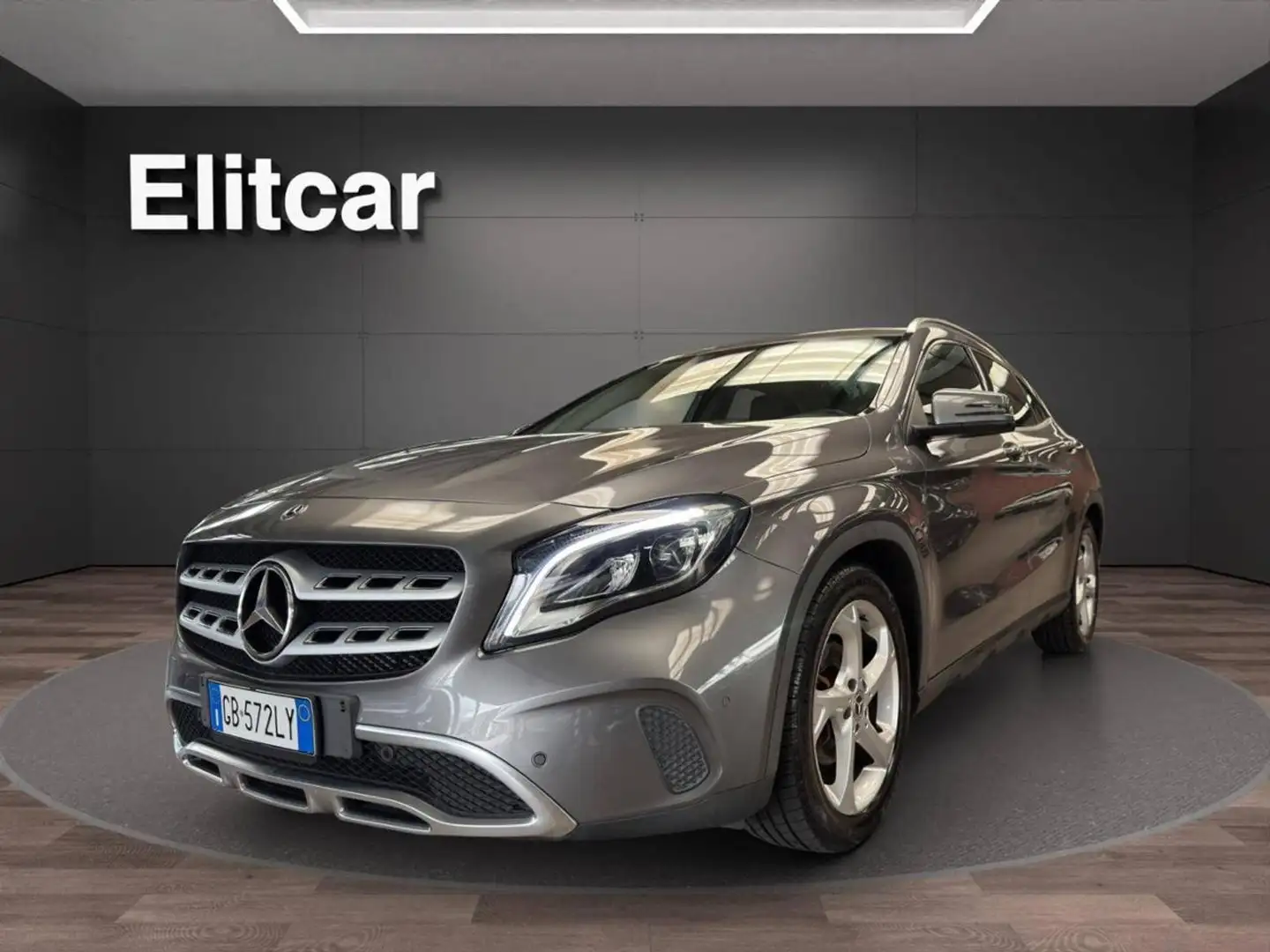Mercedes-Benz GLA 200 Sport Gris - 1