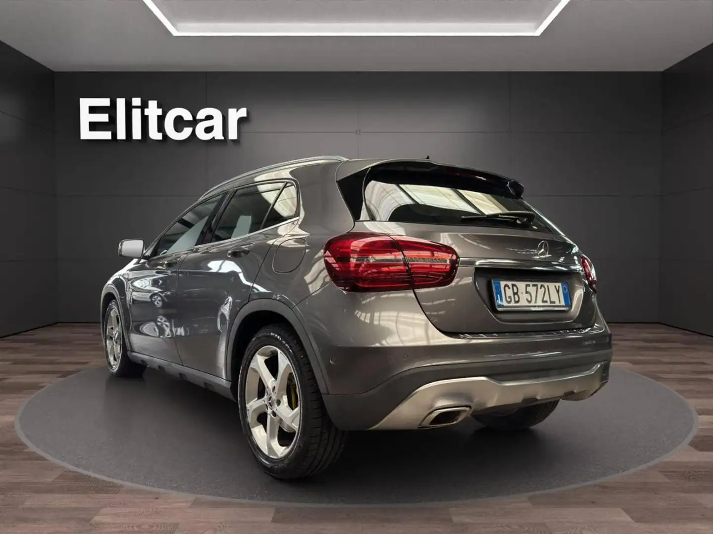 Mercedes-Benz GLA 200 Sport Gris - 2