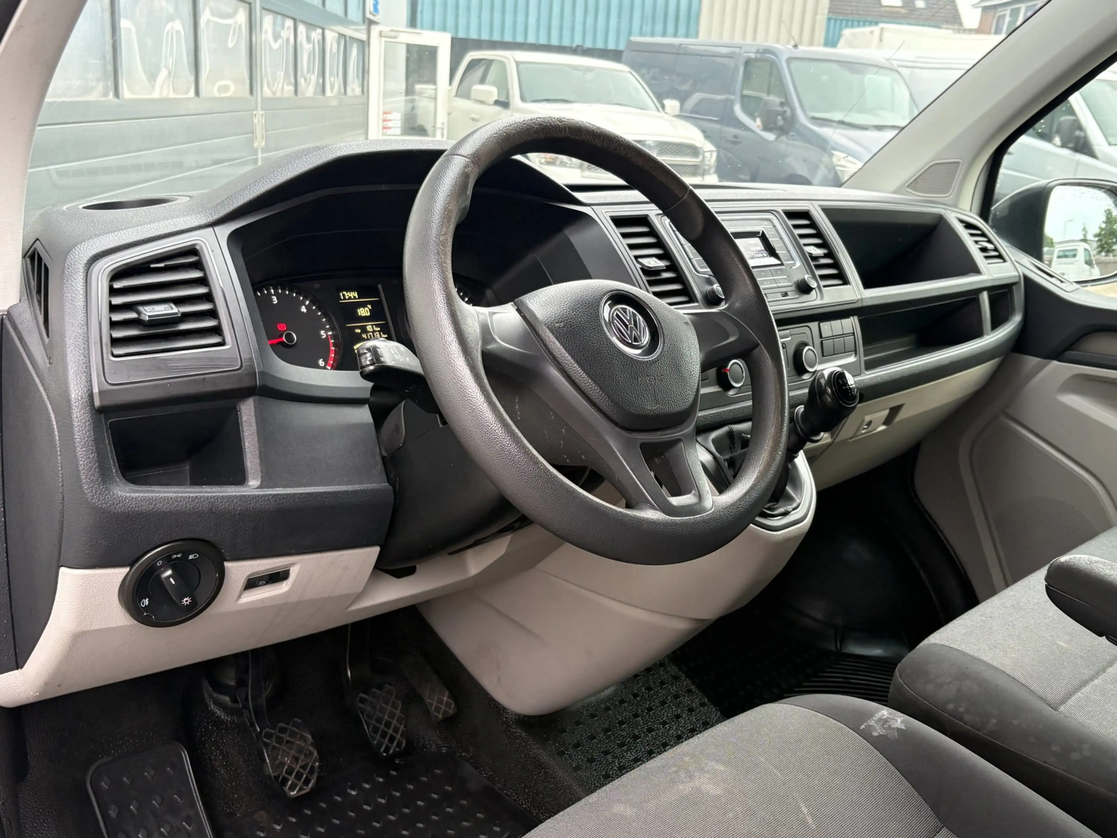 Volkswagen Transporter 2.0TDI L1H1 Airco Cruise 3-pers. EURO 6 — photo 2