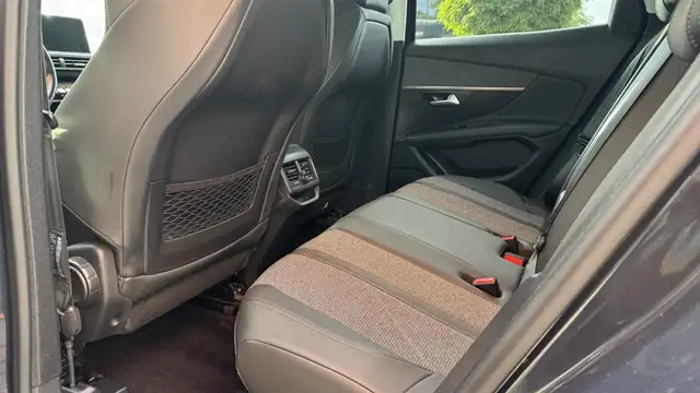 Peugeot 3008 view 10