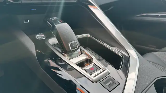 Peugeot 3008 view 11
