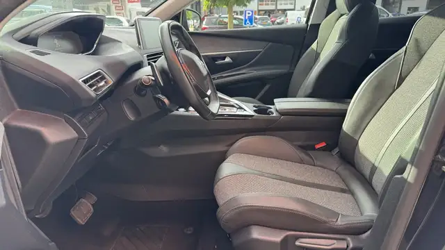 Peugeot 3008 view 8