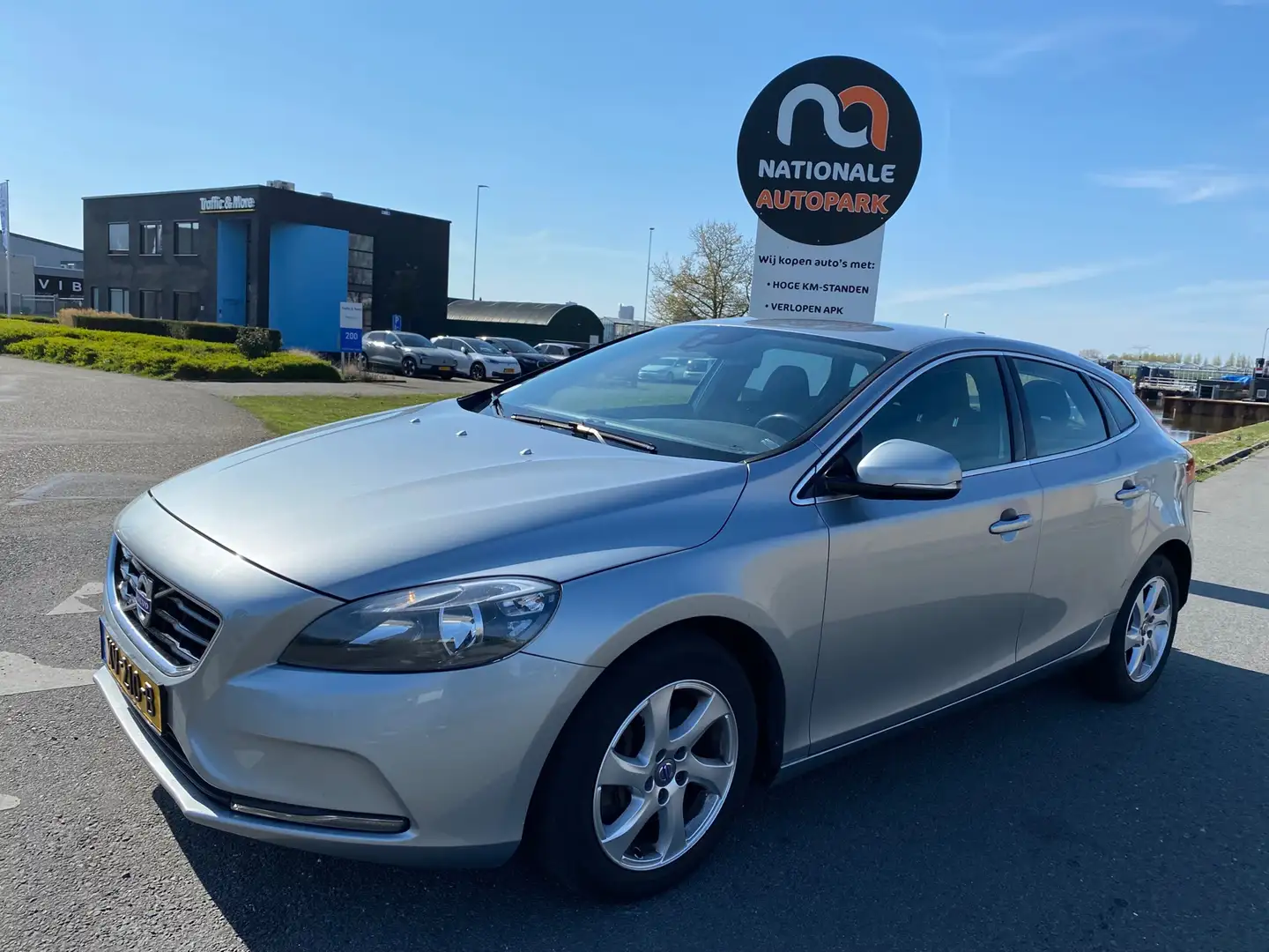 Volvo V40 2014 * 2.0 D4 190PK Momentum Business * EXPORT/HAN Grijs - 1