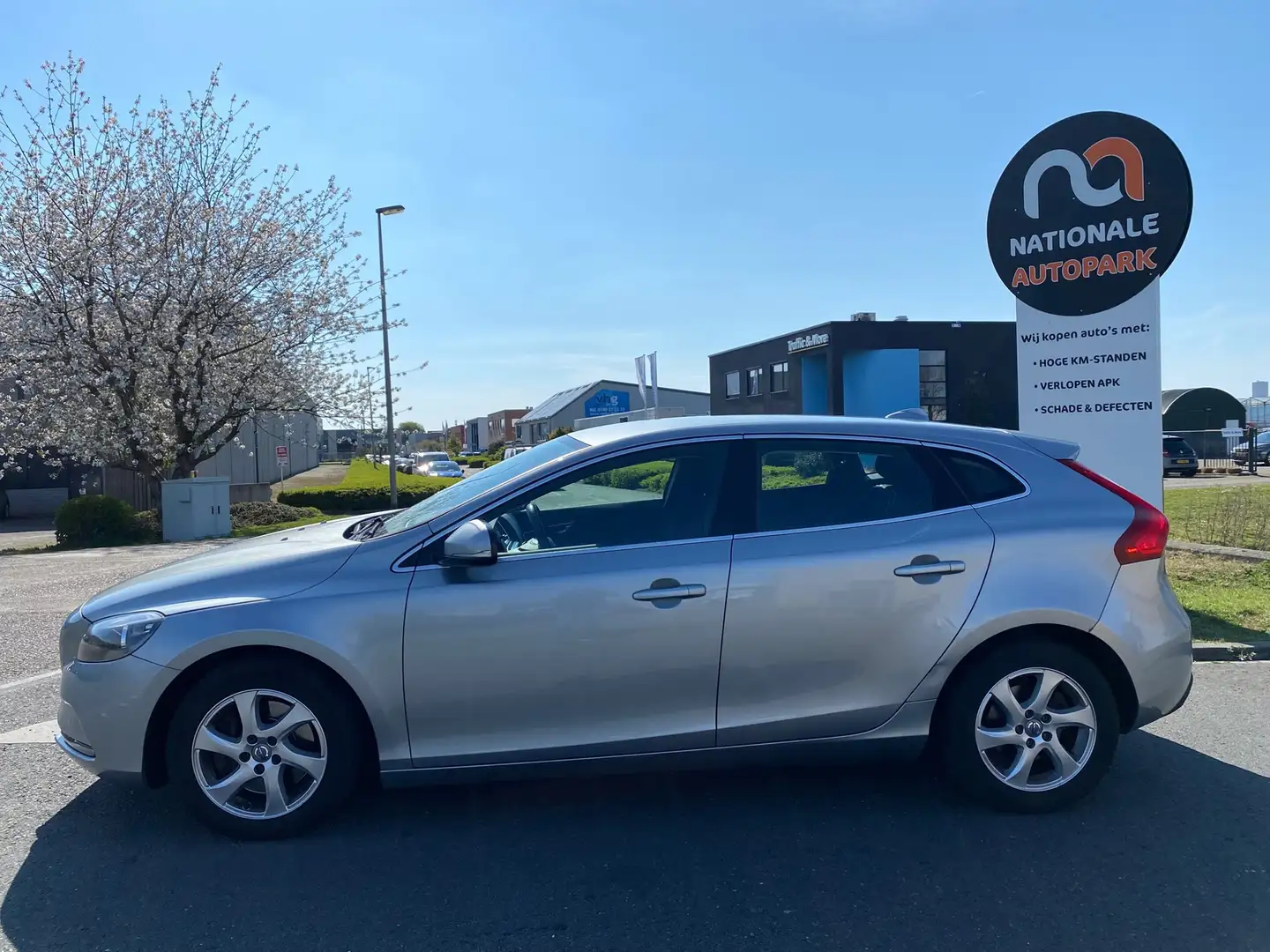 Volvo V40 2014 * 2.0 D4 190PK Momentum Business * EXPORT/HAN Grijs - 2