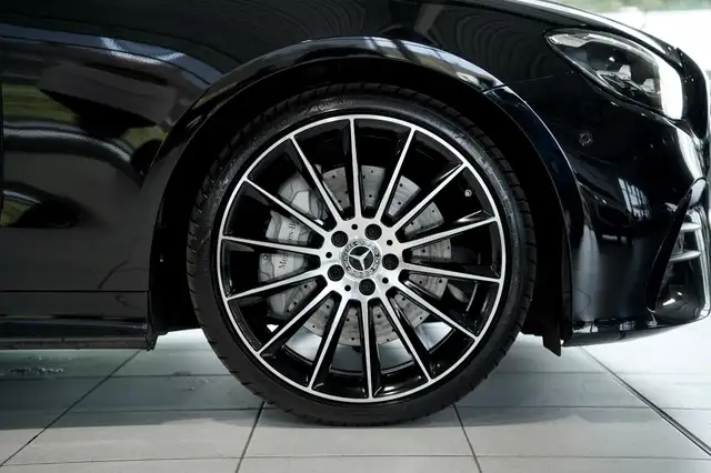 Mercedes-Benz 450 view 12