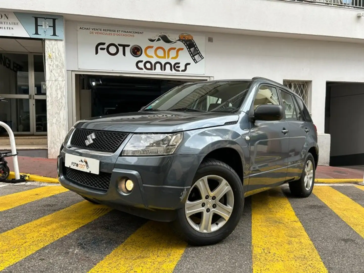 Suzuki Grand Vitara 1.9 DDIS LUXE 5P Gris - 1