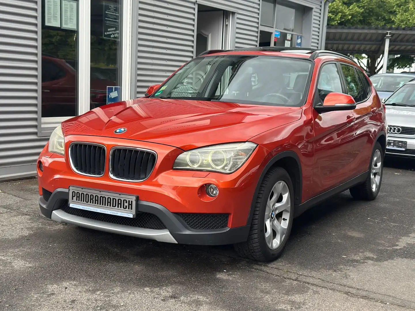 BMW X1 20 d sDrive PANORAMA+PDC Оранжевый - 1