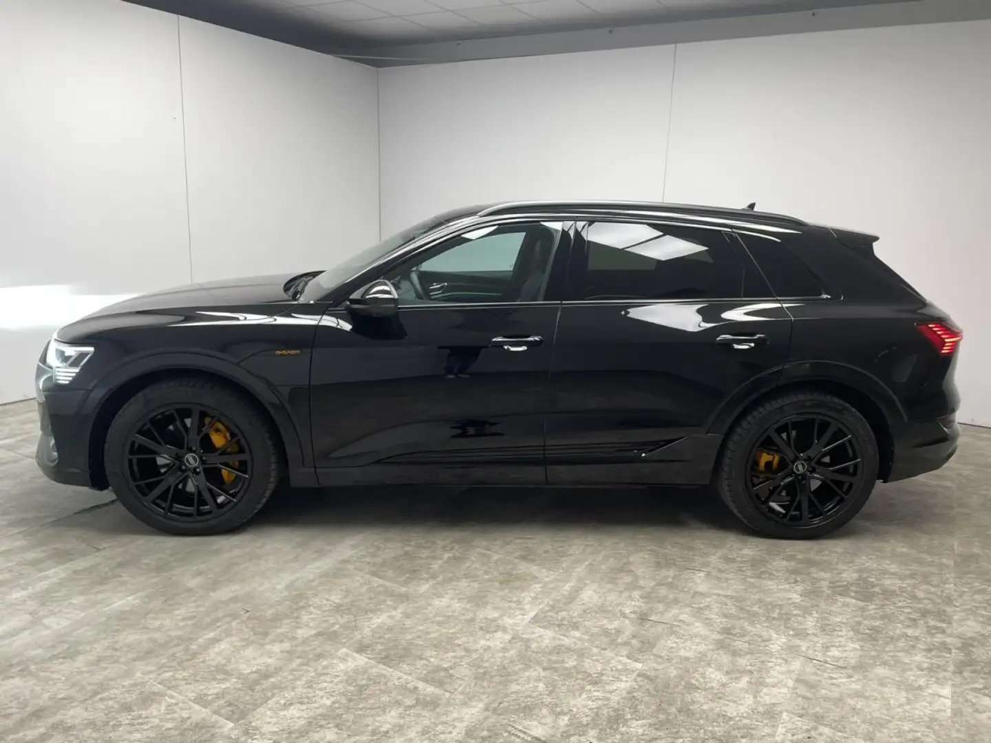 Audi e-tron 55 quattro S line Black Edition Klima Navi Schwarz - 2