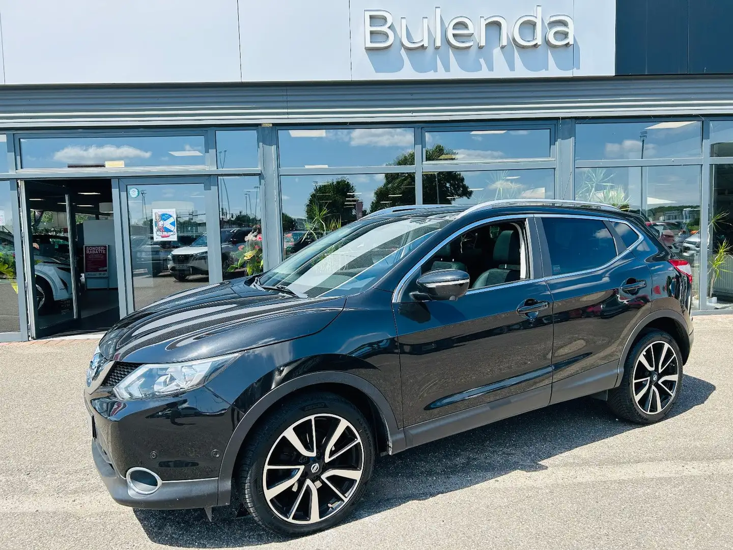 Nissan Qashqai Tekna 1.2 DIG-T NAVI GLASDACH AWR Zwart - 1