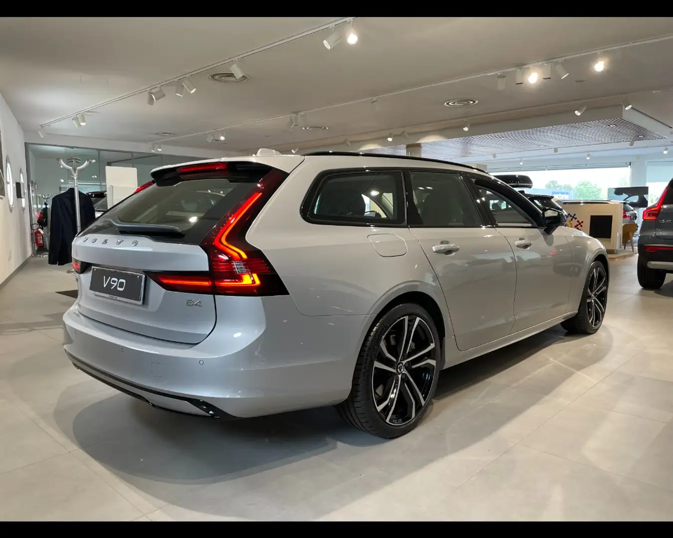 Volvo V90 B4 GEARTRONIC PLUS DARK Grigio - 2