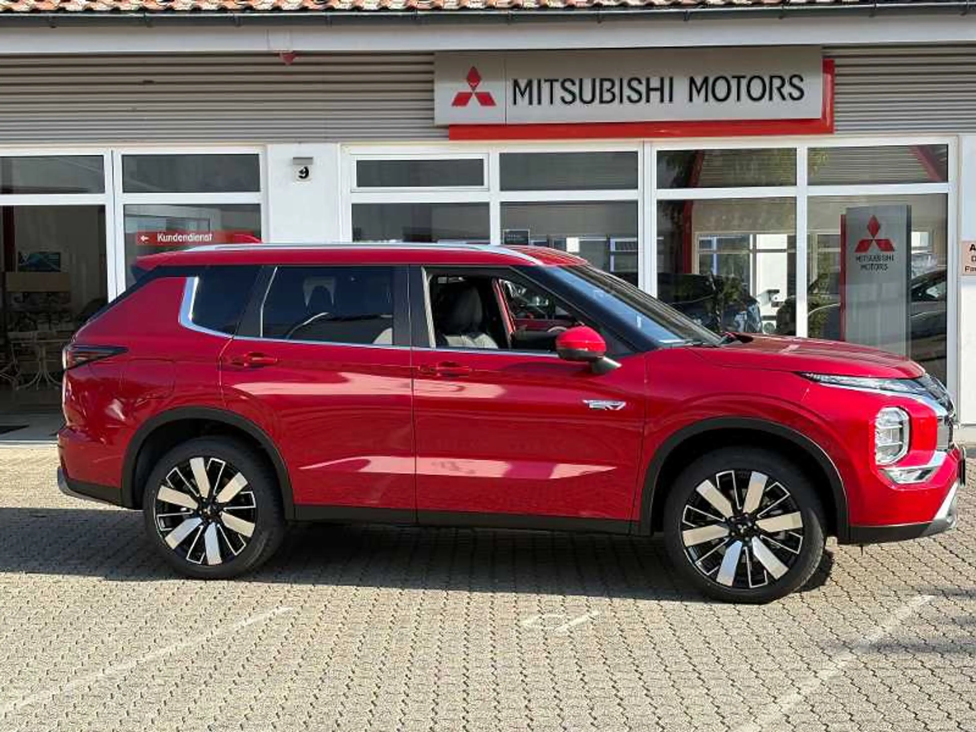 Mitsubishi Outlander 2.4L PHEV Select — photo 3
