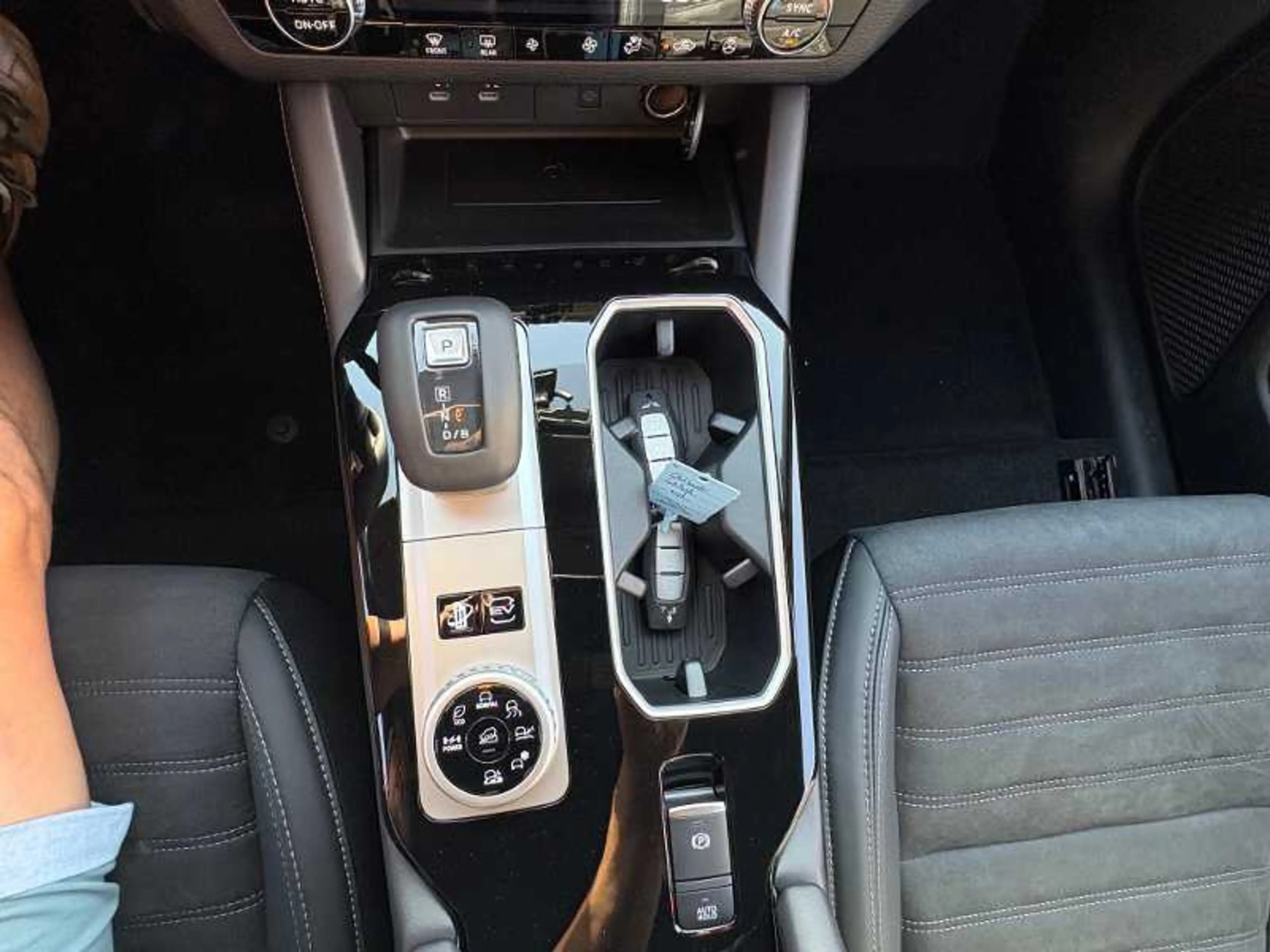 Mitsubishi Outlander 2.4L PHEV Select — photo 11