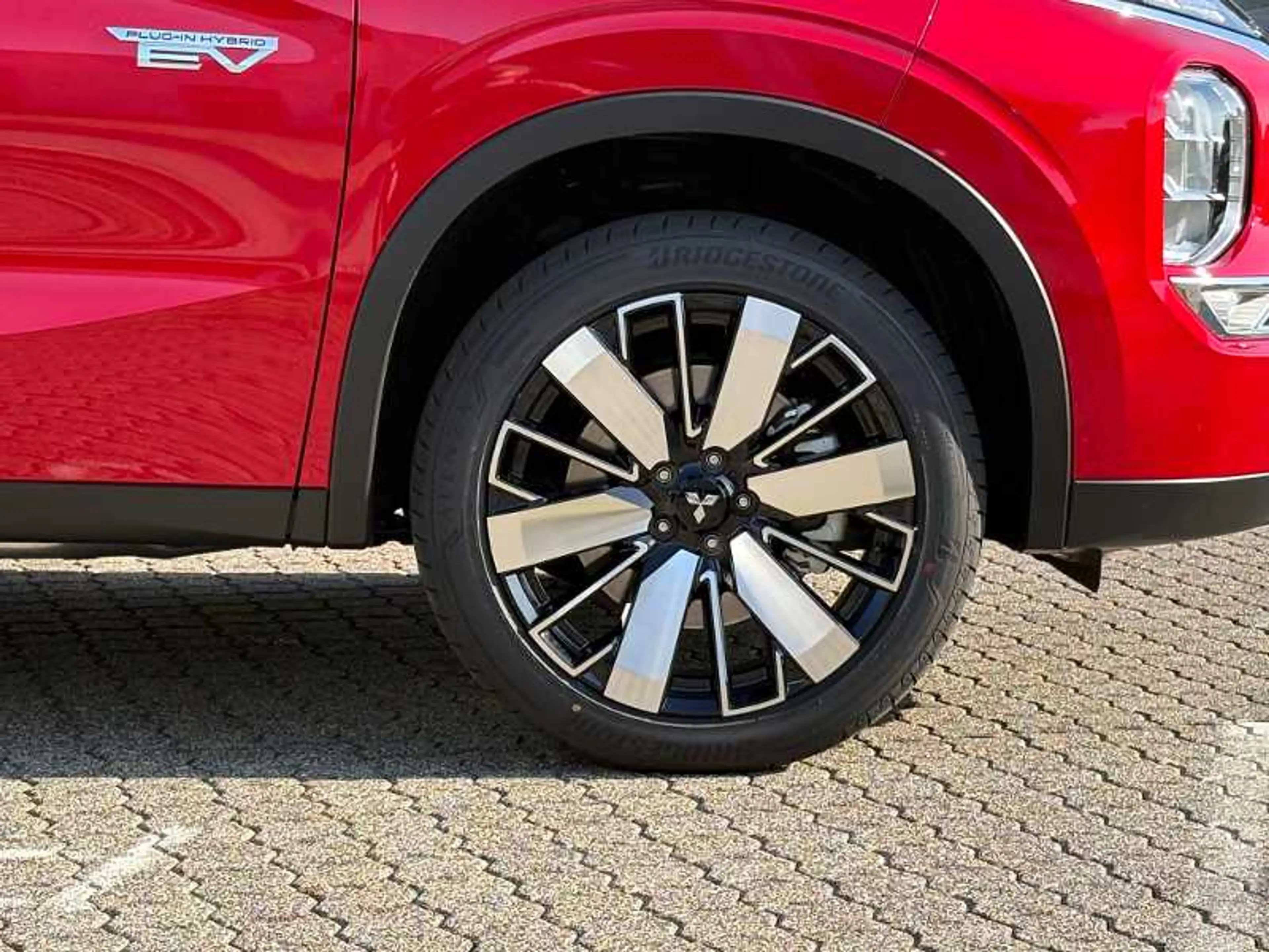 Mitsubishi Outlander 2.4L PHEV Select — photo 13