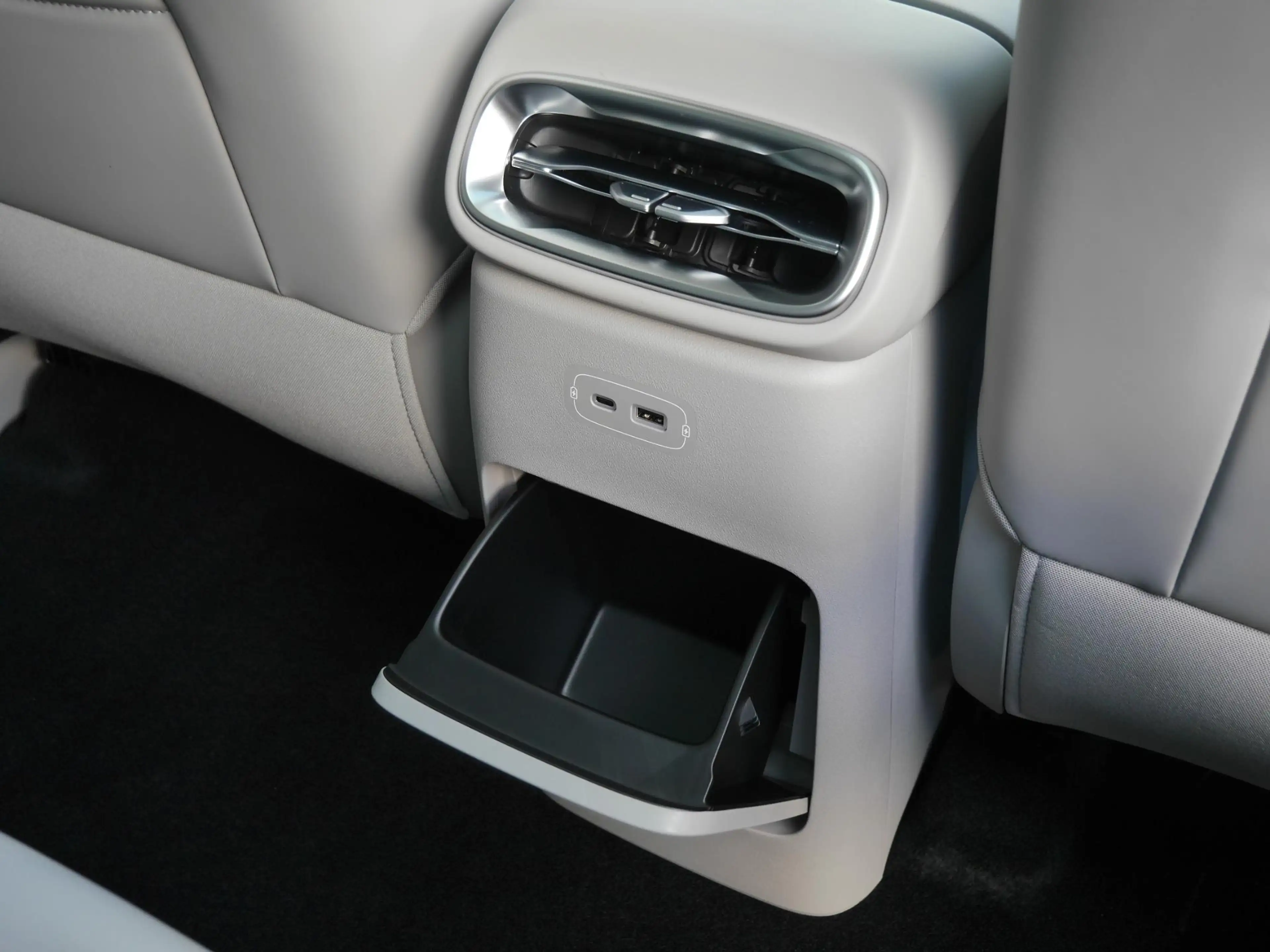 Leapmotor B10 Design Hybrid EV 18.8 kWh | Nu beschikbaar | Wltp — photo 14