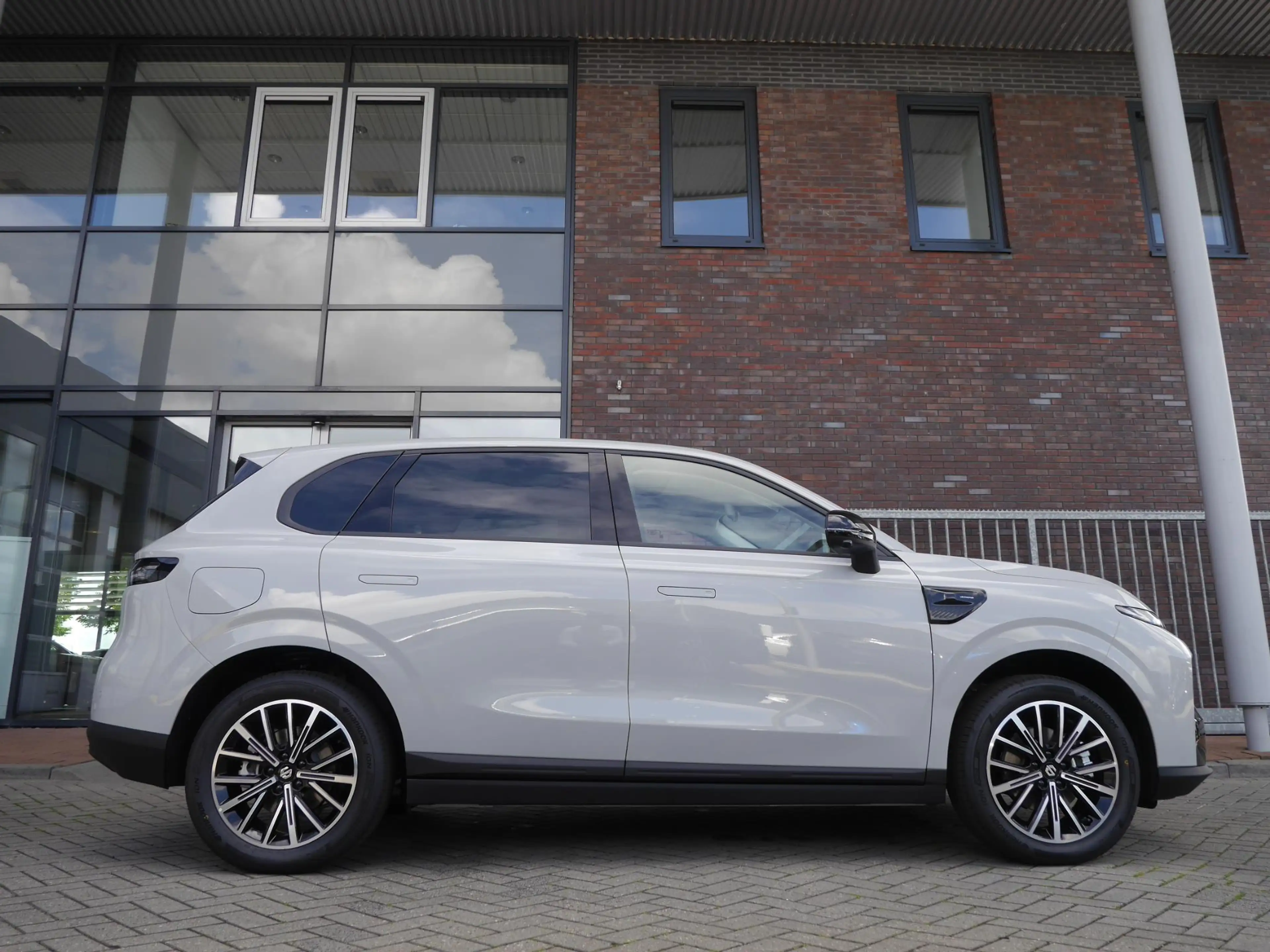 Leapmotor B10 Design Hybrid EV 18.8 kWh | Nu beschikbaar | Wltp — photo 2
