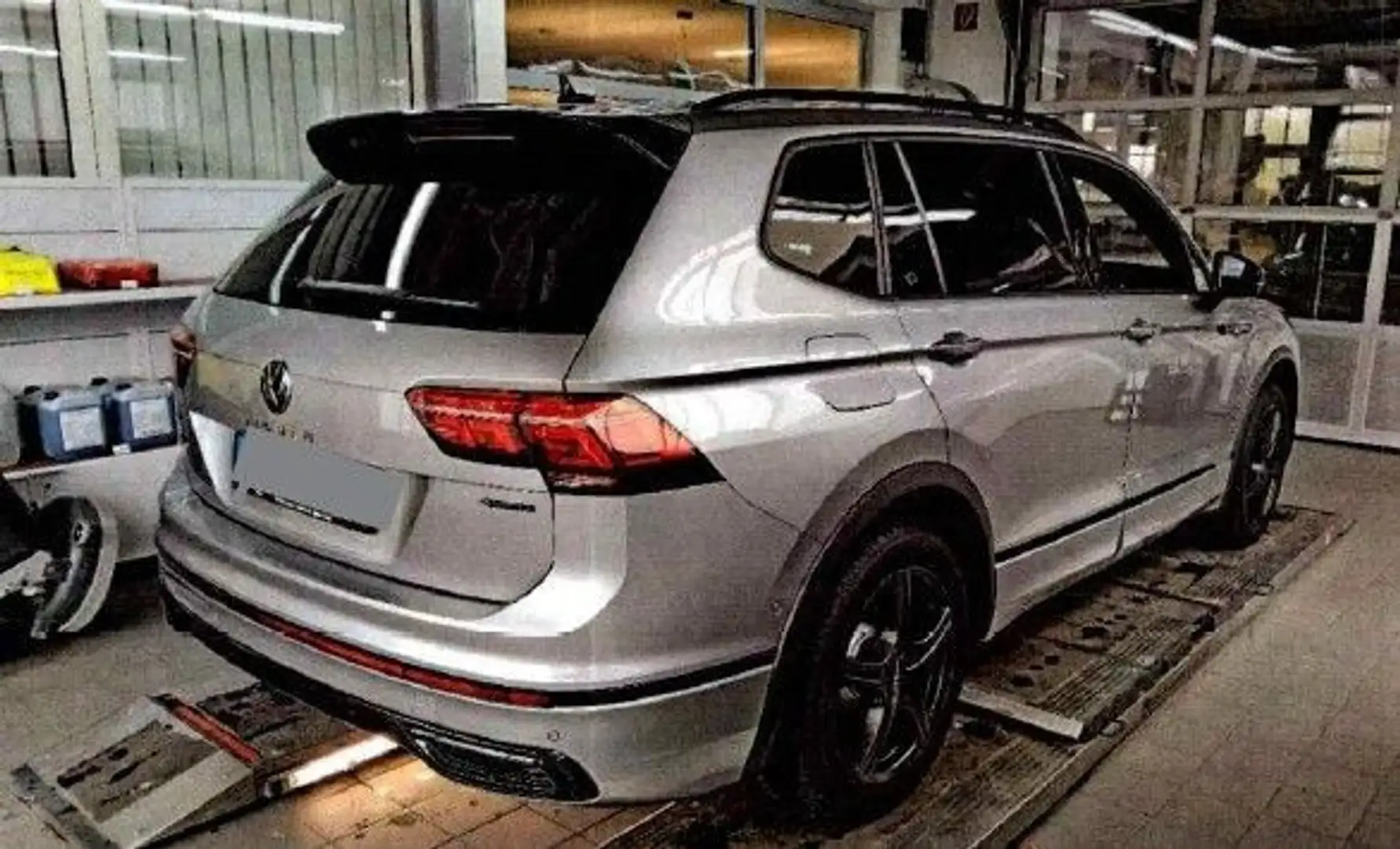 Volkswagen Tiguan Allspace 2.0 TDI SCR 4Motion DSG R-Line Silber - 2