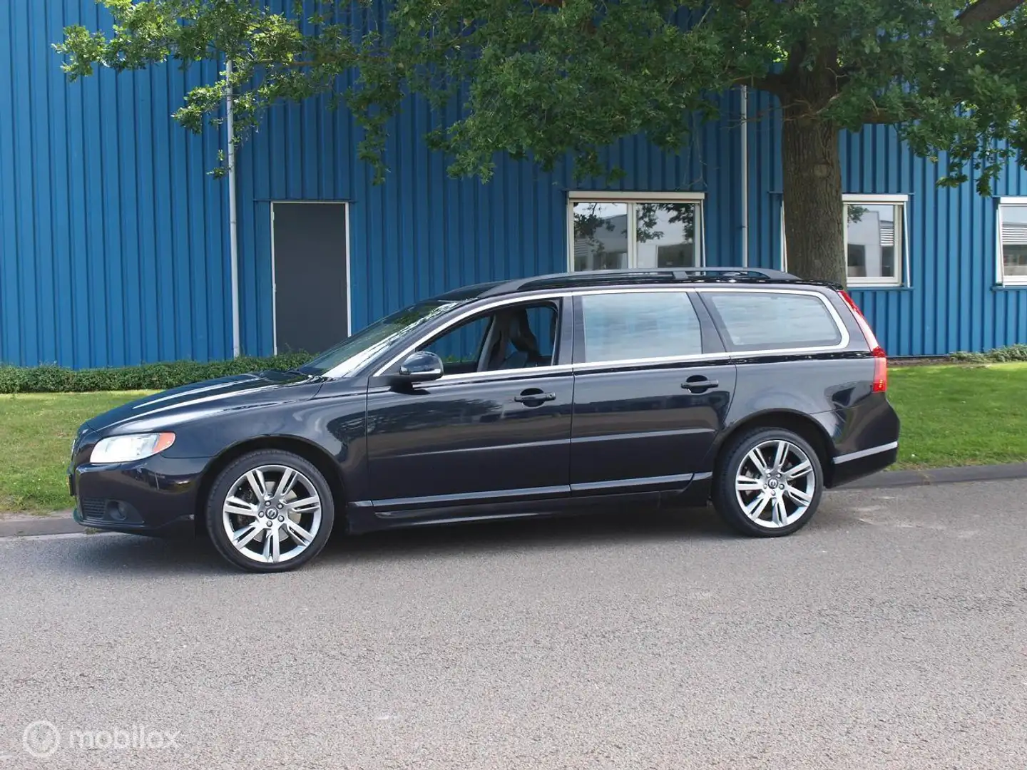 Volvo V70 Aut6 5-CYL Leer Xenon Navi Stoelverwarm Trekhaak Noir - 2