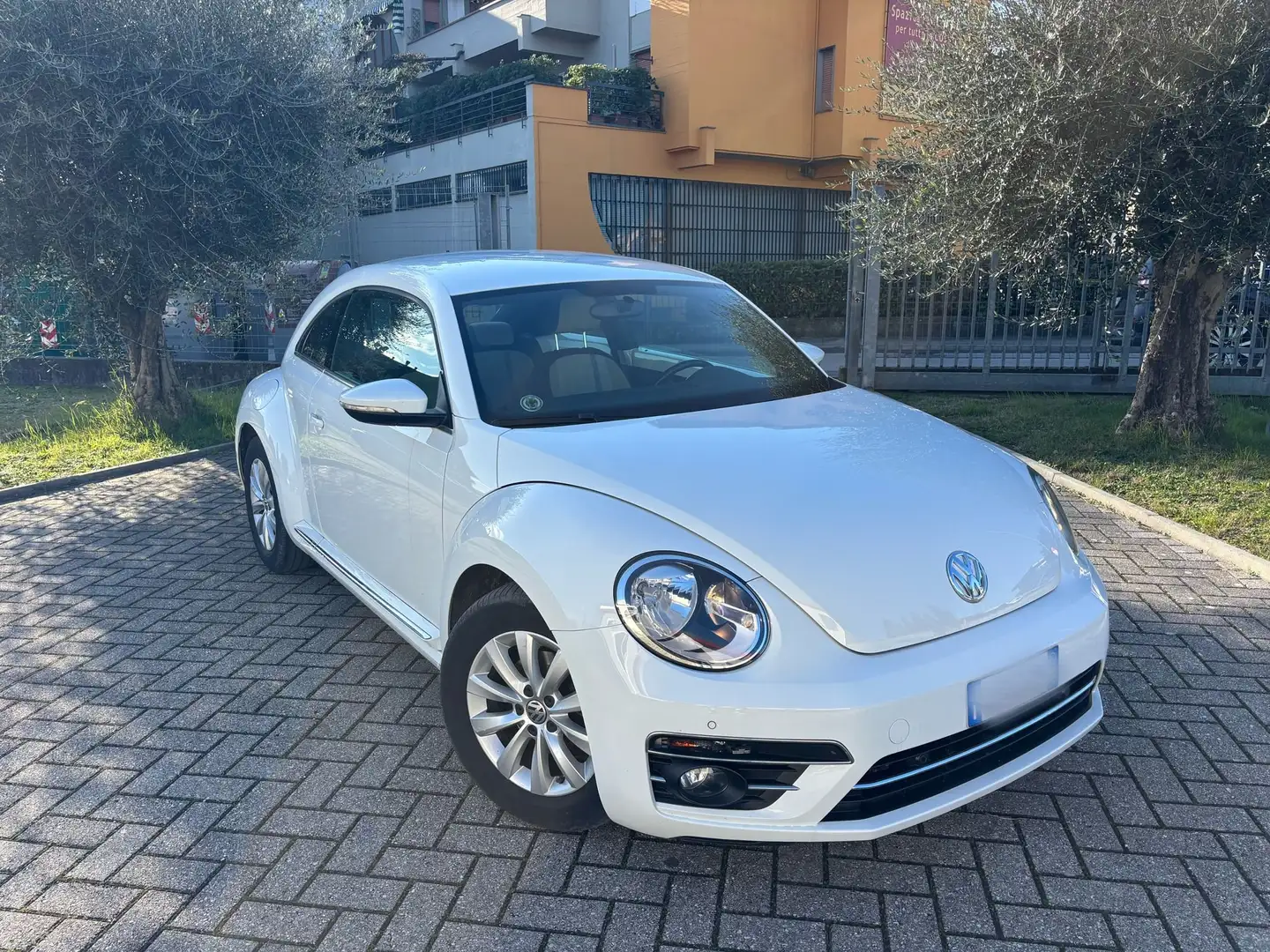 Volkswagen Maggiolino Maggiolino 2.0 tdi Design 110cv Bianco - 1