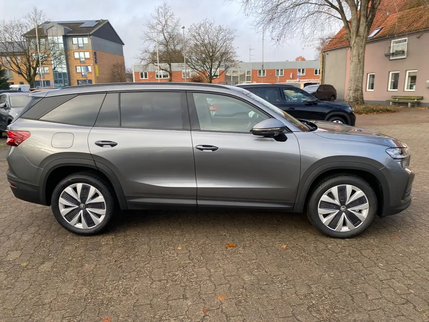 Skoda Kodiaq 2.0TDI 4x4 Selection Navi AHK Standheizun Grau - 2