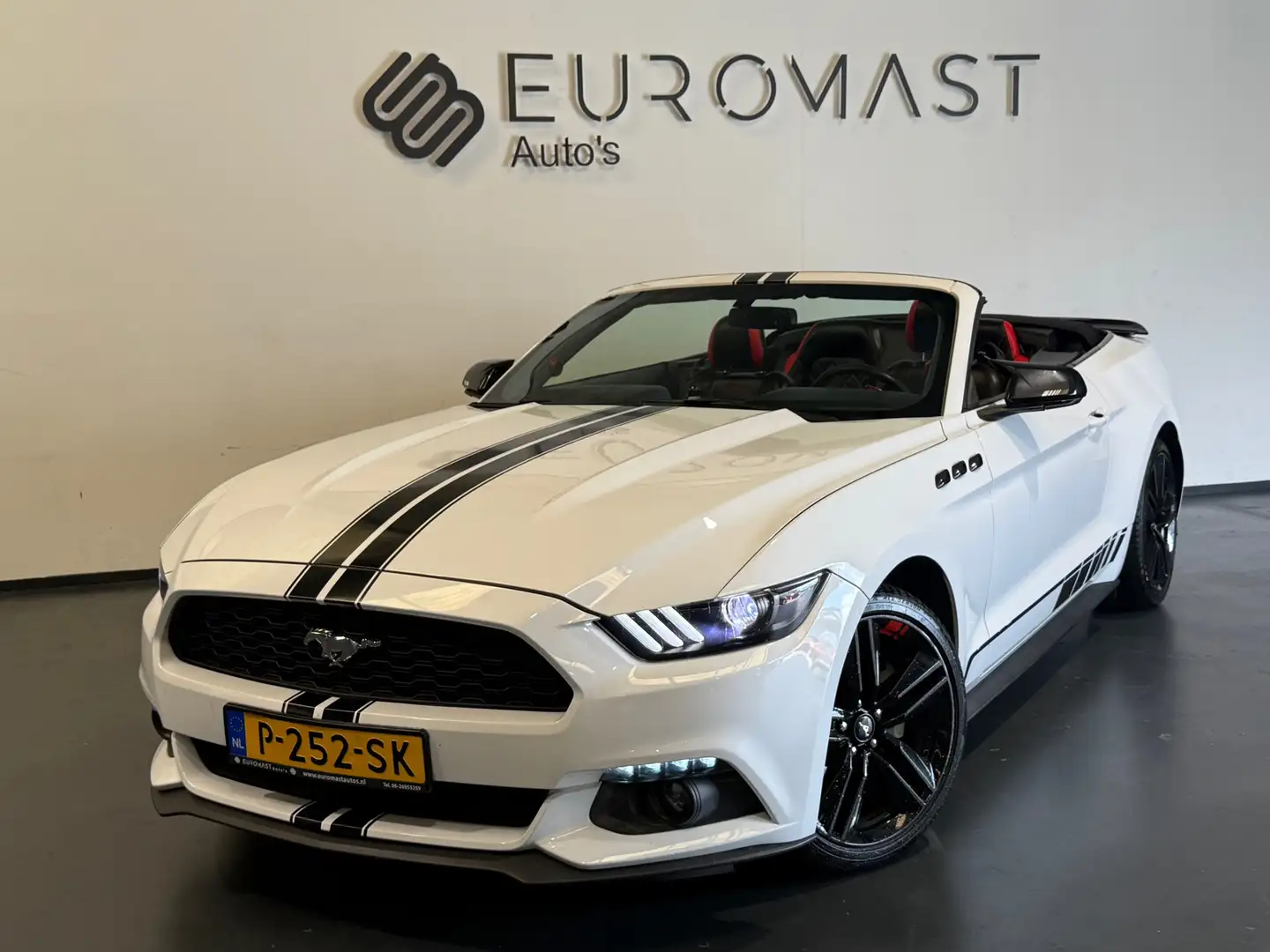 Ford Mustang FORD Convertible 3.7i V6 Premium 305PK Carplay Aut Білий - 1