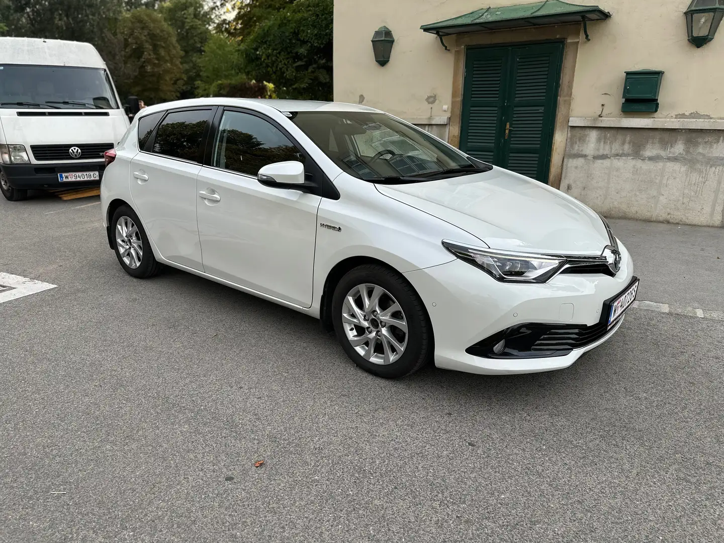 Toyota Auris Auris 1,8 VVT-i Hybrid Active Active Weiß - 1