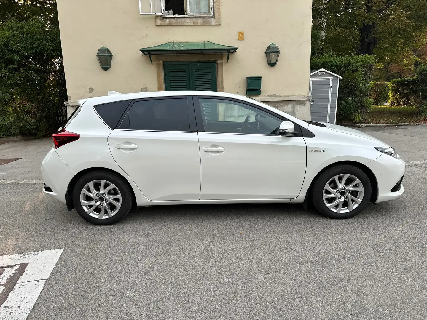 Toyota Auris Auris 1,8 VVT-i Hybrid Active Active Weiß - 2