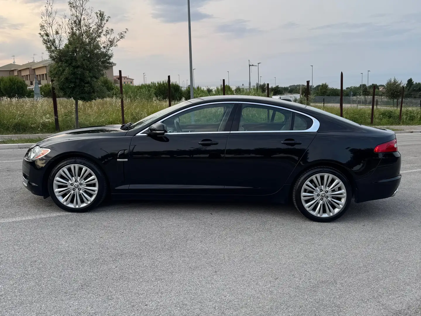 Jaguar XF XF 3.0d V6 Premium Luxury auto Nero - 2