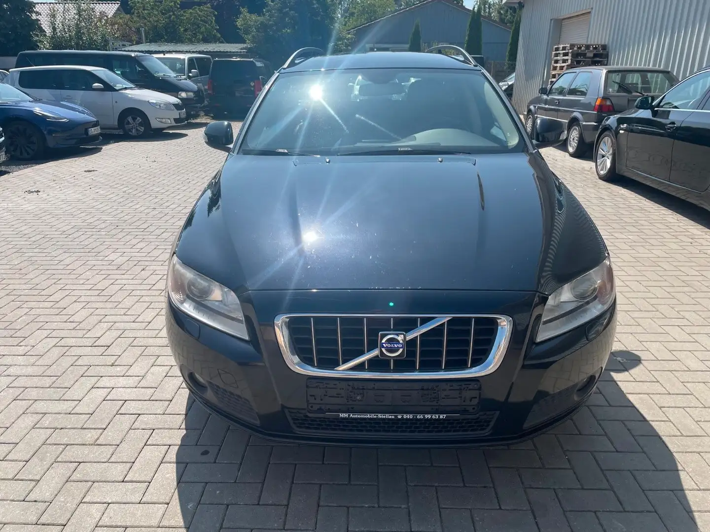 Volvo V70 D4 Momentum NAVI, Leder, Shz, ATM Schwarz - 2