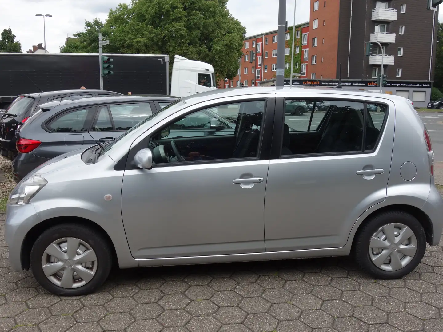 Daihatsu Sirion 1.0 Klima 1Hand 60000km TÜV 3.2027 Silber - 1