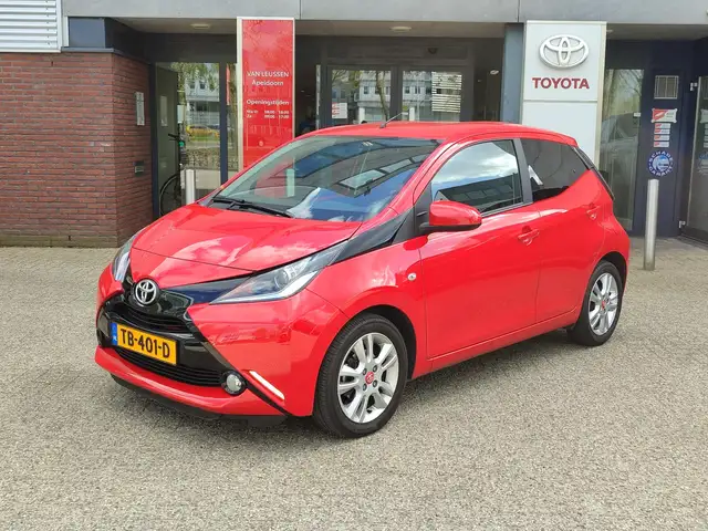 Toyota Aygo X X-JOY 5-DEURS NAVI CLIMA CAMERA BLUETOOTH 15'' LM-