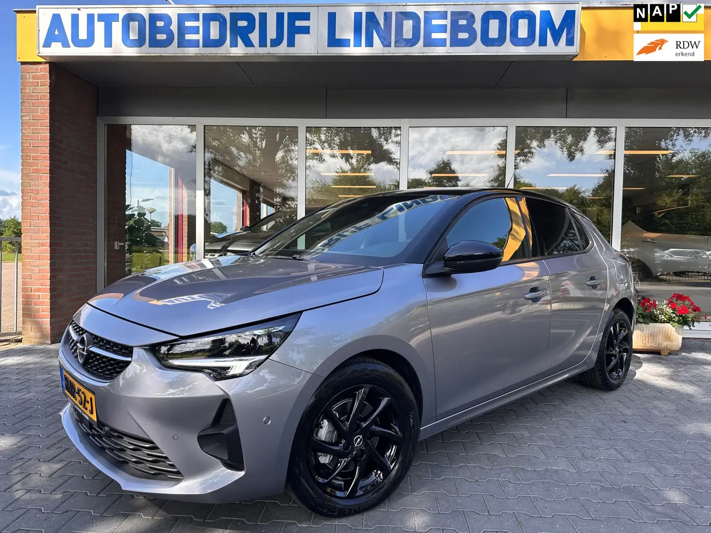Opel Corsa 1.2 GS Line 100 PK Apple Carplay Camera Dodehoekde Grijs - 1
