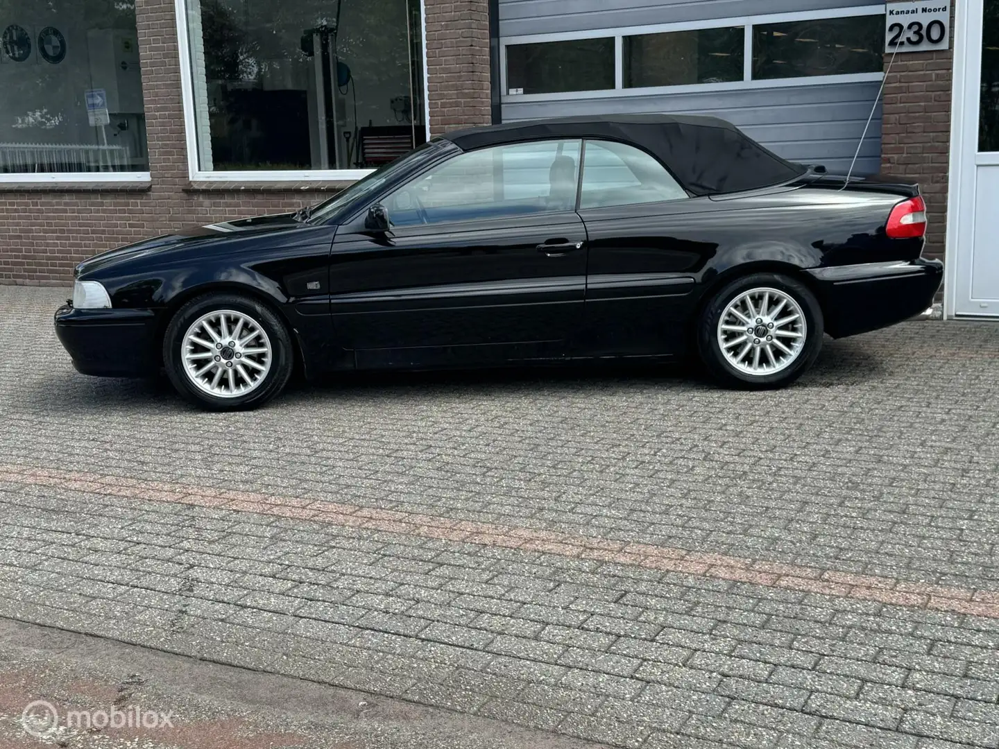 Volvo C70 Convertible 2.0 T Černá - 2